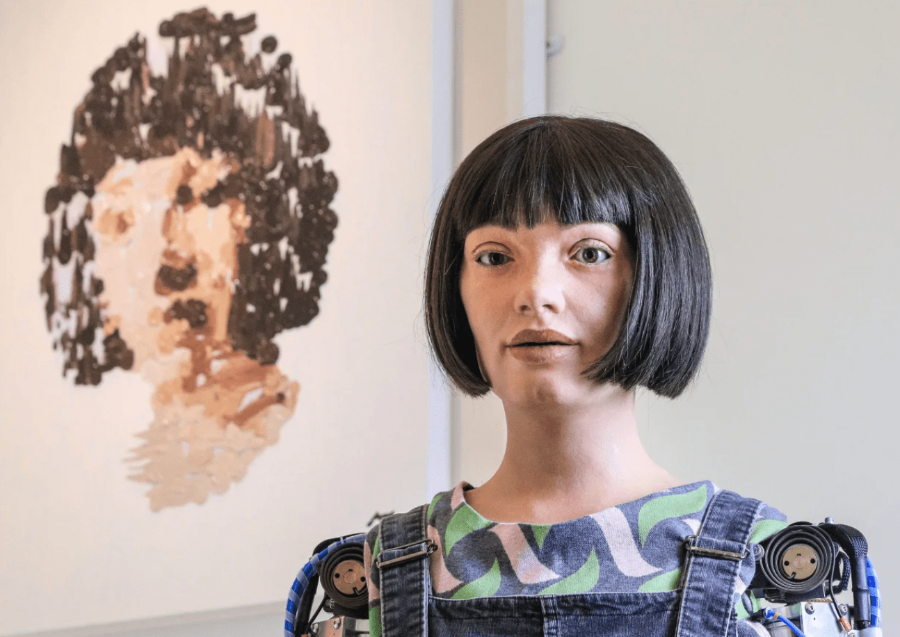 The first ultra-realistic robot artist in the world uses a 3D printer to create vases and silverware.