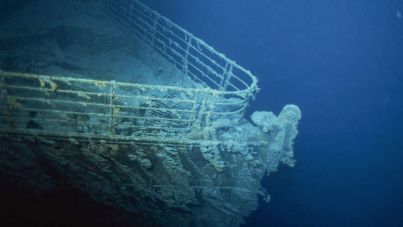 5 persons aboard a submersible on a Titanic tour were reported missing off Newfoundland.