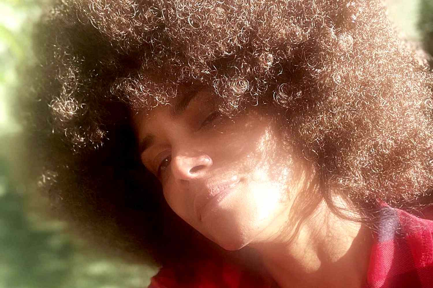 Halle Berry describes her natural hair as a “Sunday Serve” because “My Man Loves This”