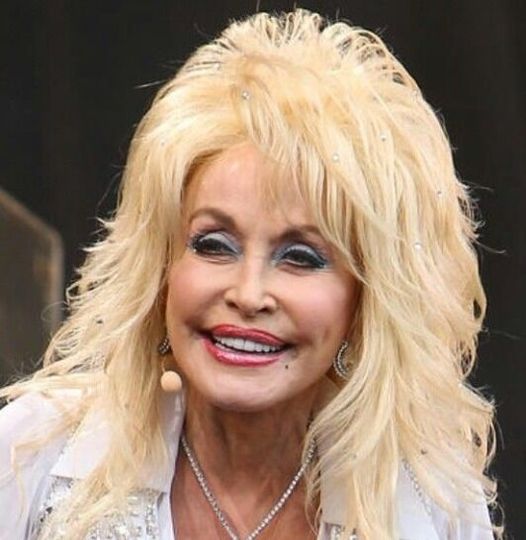 Dolly Parton: Embracing Timeless Beauty