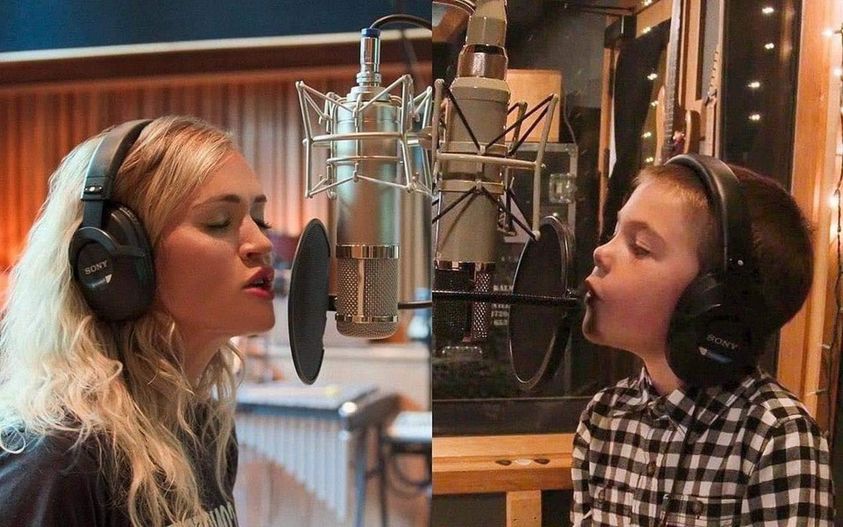 Carrie Underwood and Son Sing an Adorable Version of “The Little Drummer Boy”