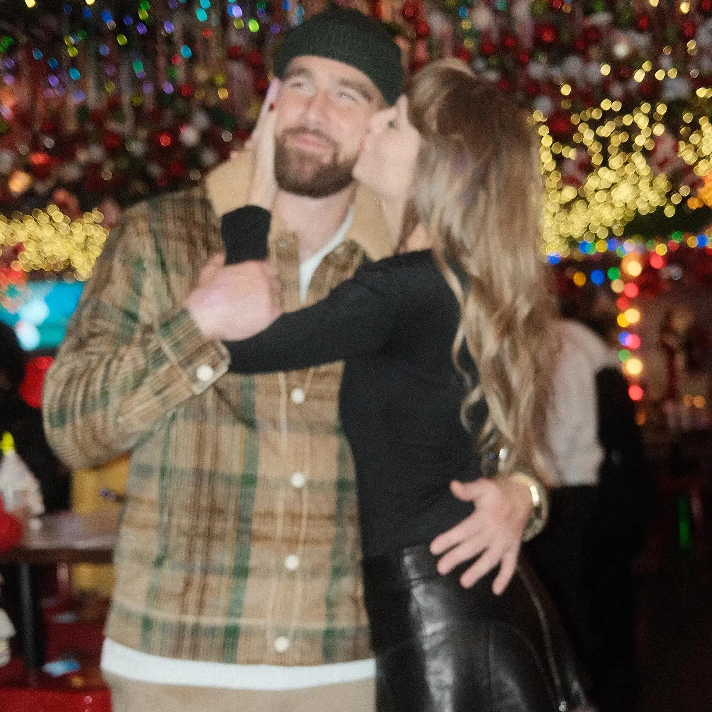 Travis Kelce and Taylor Swift: Cozy Moments at the Holiday Party