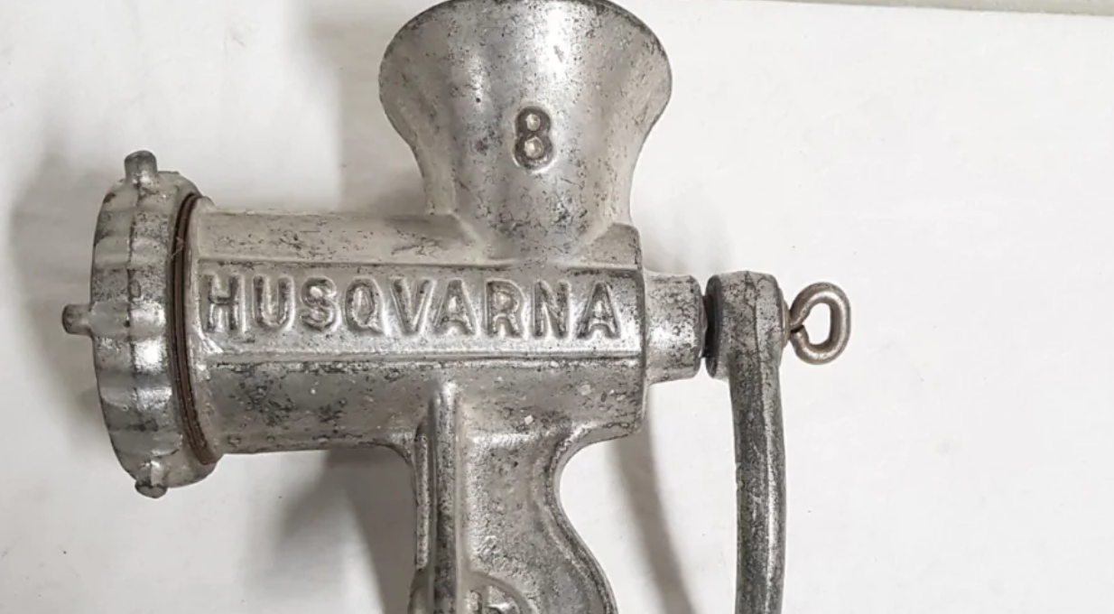 The Fascinating History of Kitchen Tools: Exploring the Story of Mixers